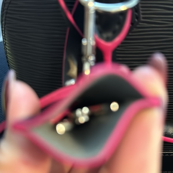 Louis Vuitton Epi Leather Alma BB with hot pink accents. Limited edition piece! - Picture 4 of 12